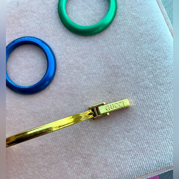Gucci bangle watch with beautiful faces❤️💚💙🤍🧡 - Picture 11 of 15